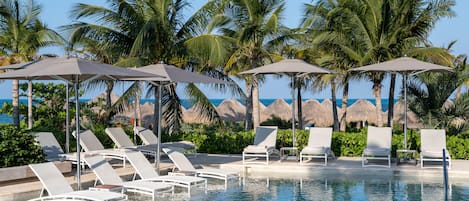 2 Außenpools, beheizter Pool, Cabañas (kostenlos), Sonnenschirme