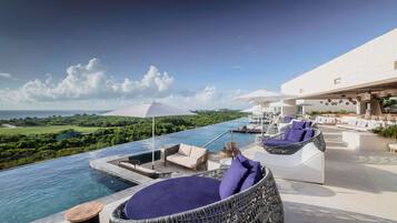 4 albercas al aire libre y alberca climatizada