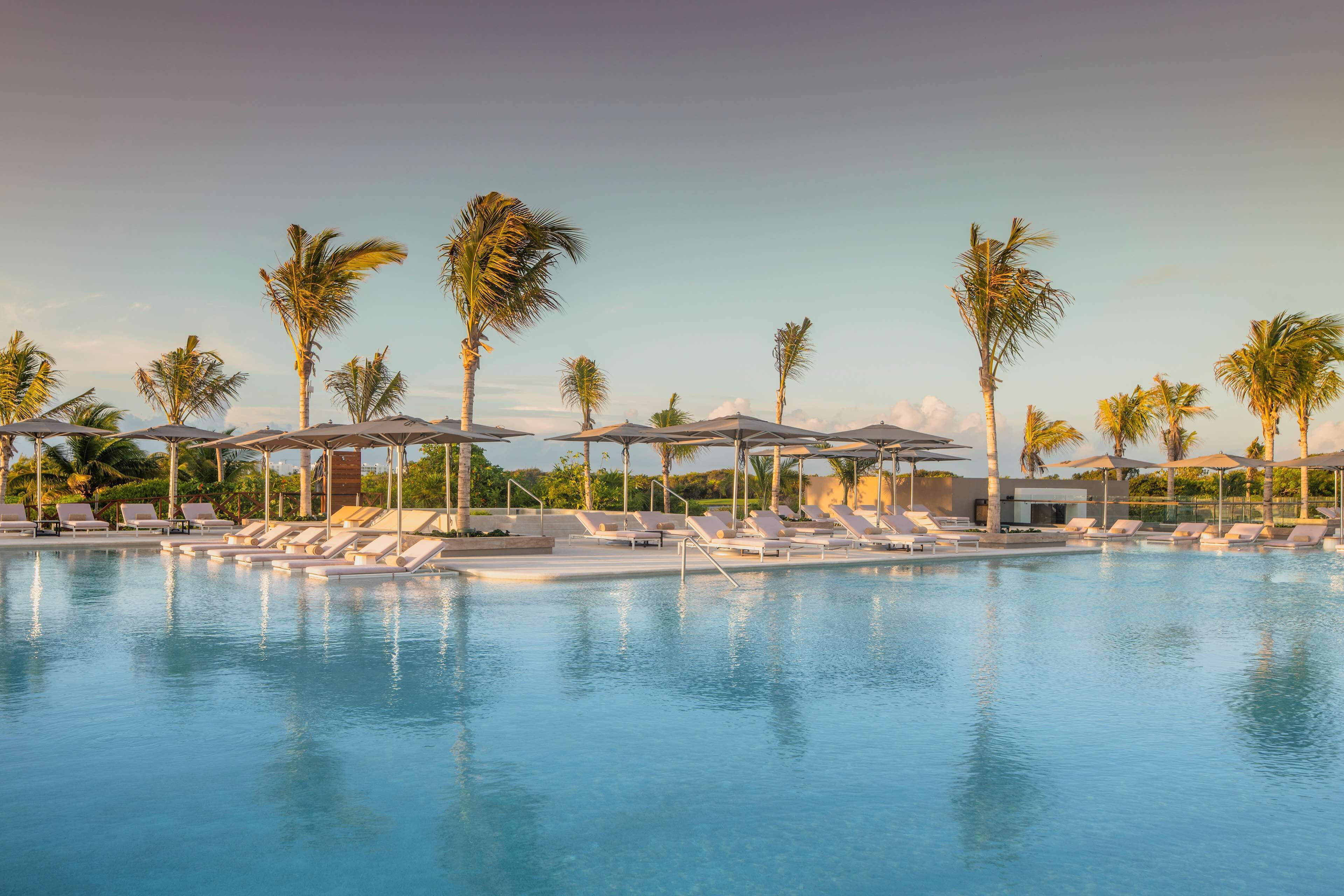 4 piscinas al aire libre, una piscina climatizada