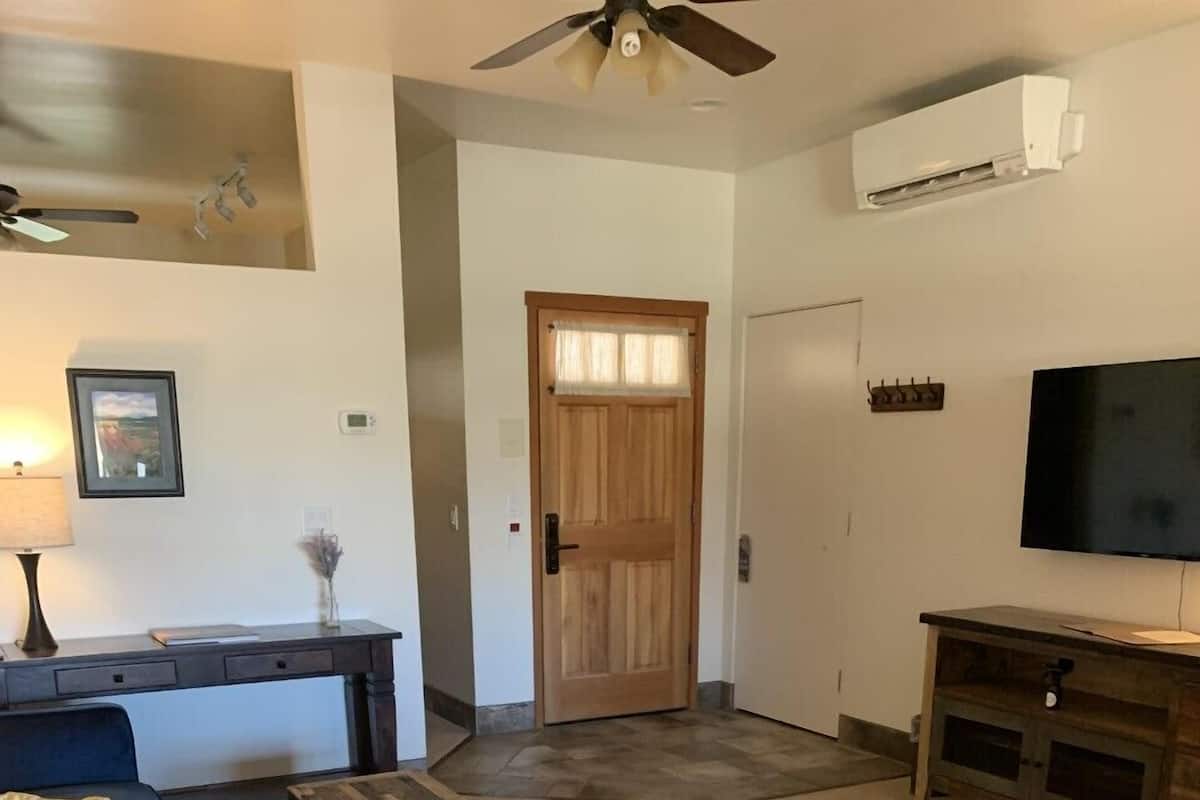 1 bedroom, premium bedding, pillowtop beds, individually decorated