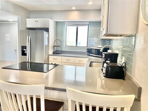 Unclassified image, 5 of 50, button - Runaway Bay 262 - Beach, bay, pool and gym  Special Rates August - October (Bradenton Beach)