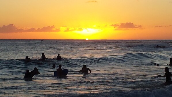Beach nearby, sun loungers, beach towels