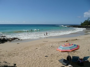 Beach nearby, sun-loungers, beach towels