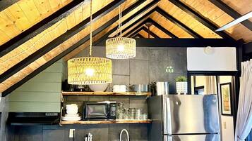 冰箱、微波炉、烤箱、炉灶