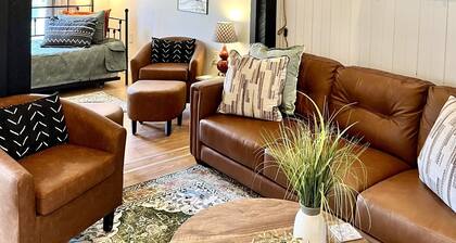 Bring marshmallows, not laptops! Lkefront on Autumn Lake, 2min to Salmon River!