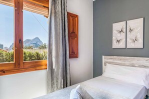 3 bedrooms, WiFi, bed sheets - Villa Devis - Three Bedroom Villa, Sleeps 6 (Calp)