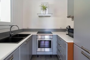 Frigorífic, microones, forn i placa de cuina 