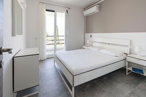 3 dormitoris, planxa i posts de planxar, wifi i roba de llit 