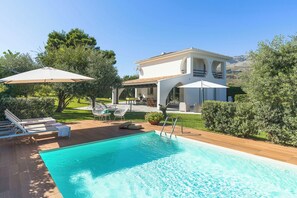 Pool - Panoramic villa with pool in front of the beach (Scopello)