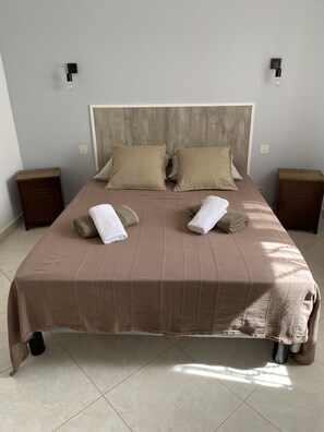 3 chambres, fer et planche à repasser, lit parapluie, Wi-Fi gratuit