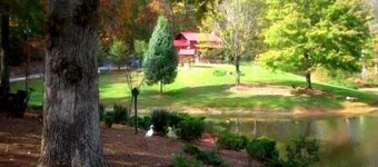 Una auténtica cabaña americana temprana ubicada en una granja de 85 acres en NC Foothills.