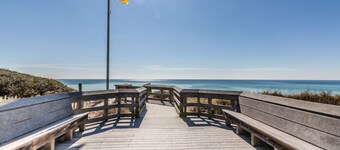 Beautiful owner-managed beach home. Walk to beach, trail, restaurants, shops