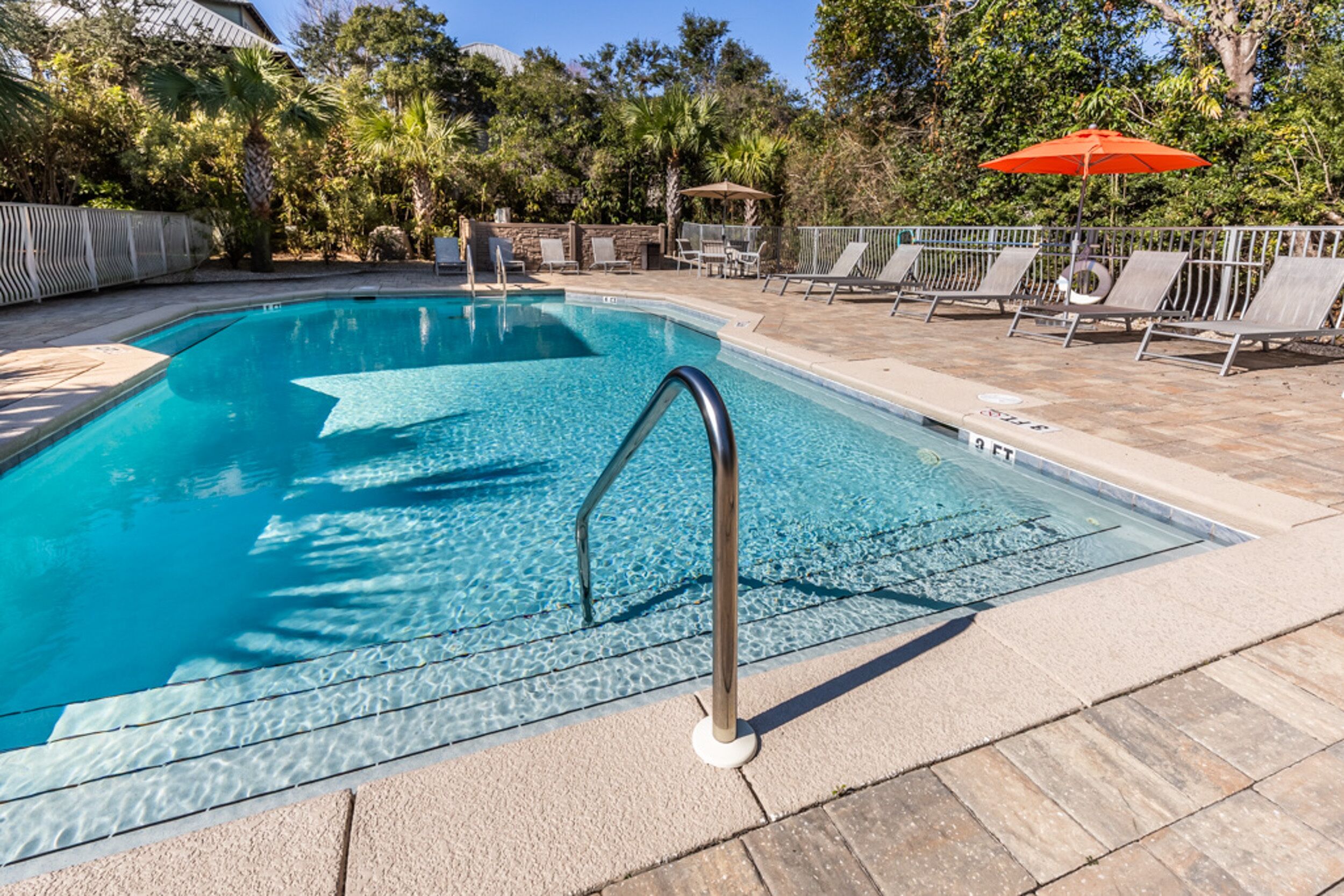 حمّام سباحة خارجي