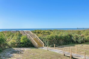 Property grounds - Beechouse: Oceanfront Condo with Great Views, Community Pool, Near Golf Course (Caswell Beach)