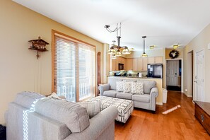 Fernseher, Kamin, Bücher