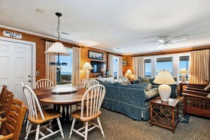 TV, lettore DVD, libri, videoteca