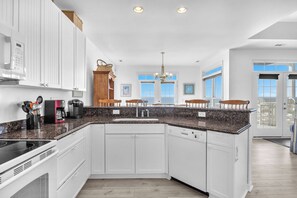 Fridge, microwave, oven, stovetop - Angel's Rest: Home with Ocean View and Marsh View Decks Plus Top Deck with Views (Oak Island)