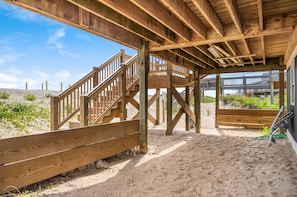 Property grounds - Lady Di's: Oceanfront, Dog-friendly, West End Home (Oak Island)