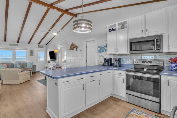 Fridge, microwave, oven, stovetop - Blu Malibu: 5 Bed/3 Bath Oceanfront Home, Walking Distance to Davis Canal. (Oak Island)