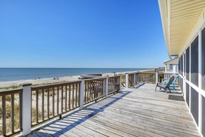 Property grounds - Blu Malibu: 5 Bed/3 Bath Oceanfront Home, Walking Distance to Davis Canal. (Oak Island)