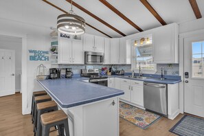 Fridge, microwave, oven, stovetop - Blu Malibu: 5 Bed/3 Bath Oceanfront Home, Walking Distance to Davis Canal. (Oak Island)