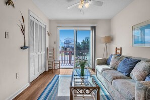 TV - Kirkman: Dog-Friendly Beachwalk Home in West Beach (Oak Island)