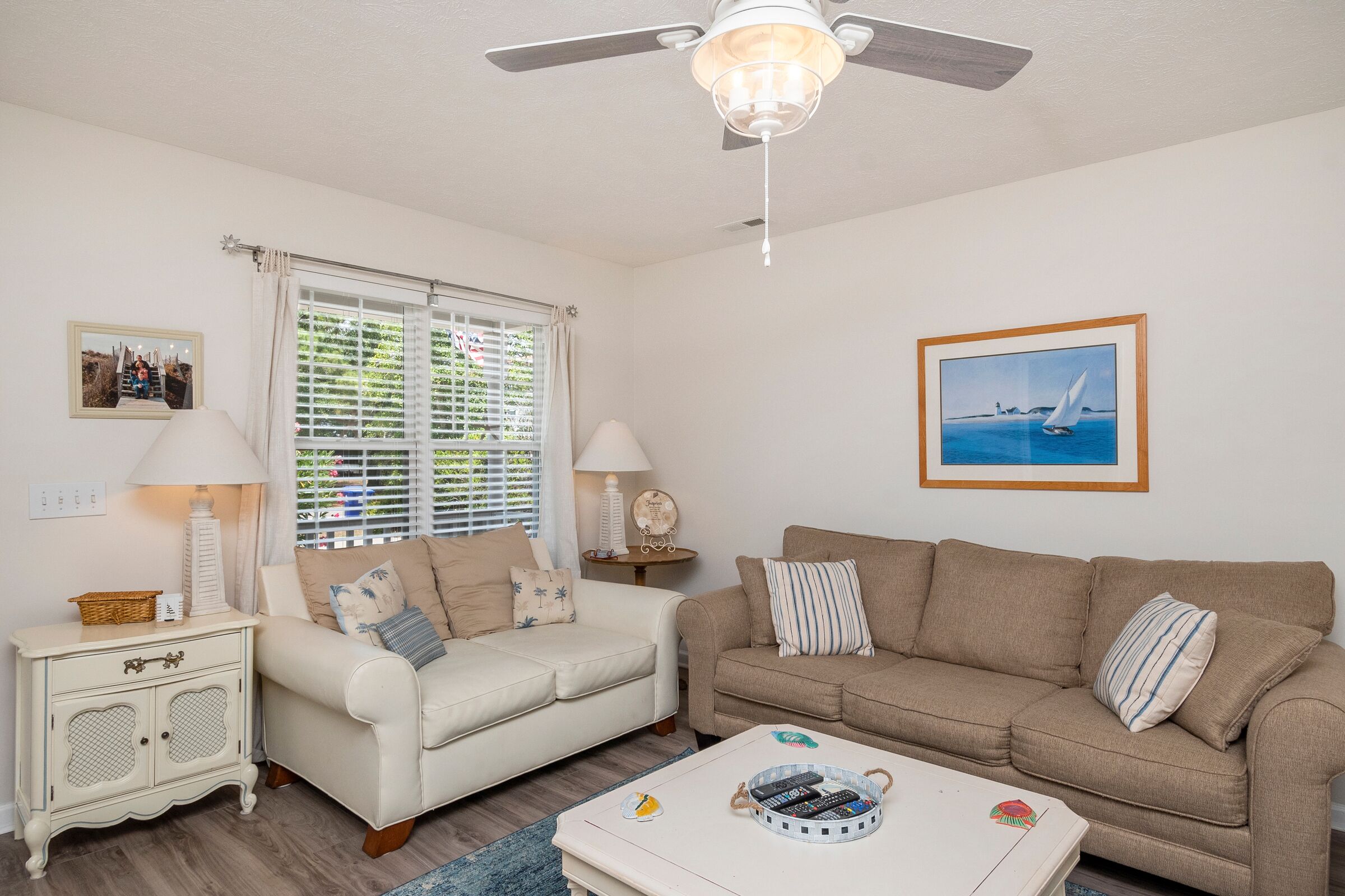 Fernseher, DVD-Player, Bücher