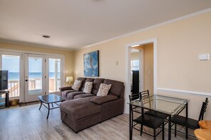 TV - Absolute Beach: Oceanfront, Dog-friendly, Central Location (Oak Island)