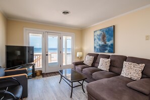 TV - Absolute Beach: Oceanfront, Dog-friendly, Central Location (Oak Island)