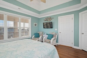 4 bedrooms, iron/ironing board, travel cot, Internet