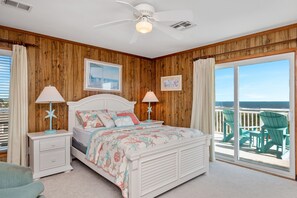5 bedrooms, WiFi, bed sheets - Beach Walkers: 5 Bed/3 Bath Sun-Kissed, Oceanfront Home with Three Large Decks (Oak Island)