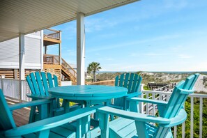 Outdoor dining - Beach Walkers: 5 Bed/3 Bath Sun-Kissed, Oceanfront Home with Three Large Decks (Oak Island)