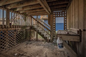 Interior - BeachyPeachyKeen.com: 4 Bed/2 Bath Home with Fun Decor and Ocean Views (Oak Island)