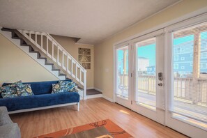 TV, lettore DVD, libri