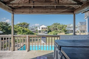 Property grounds - BeachyPeachyKeen.com: 4 Bed/2 Bath Home with Fun Decor and Ocean Views (Oak Island)
