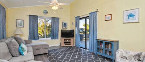 テレビ、DVD プレーヤー、書庫、ビデオライブラリ