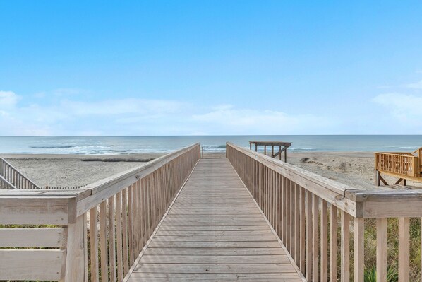On the beach - Wahoo: Oceanfront house in West Beach near Fish House Restaurant. (Oak Island)