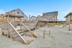 Exterior - Wahoo: Oceanfront house in West Beach near Fish House Restaurant. (Oak Island)