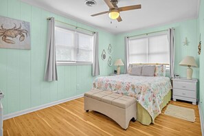 4 bedrooms, iron/ironing board, internet, bed sheets - Beach Bums: Bright and Inviting Oceanfront Home (Oak Island)