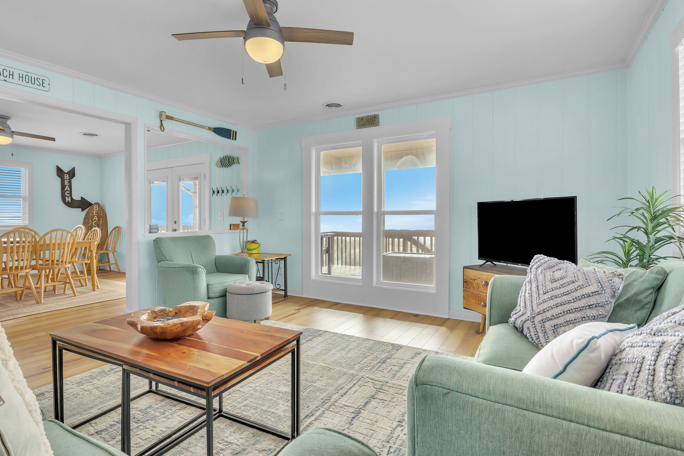 Fernseher, DVD-Player, Bücher