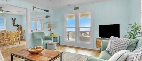 Télévision, lecteur de DVD, livres