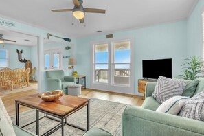 Living Room - Southwest - Beach Bums: Bright and Inviting Oceanfront Home (Oak Island)