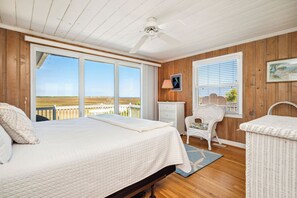 3 bedrooms, desk, WiFi, bed sheets