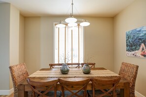 Dining - Bikini Bungalow - Large condo, Steps from Beach + Parking, Family (Avila Beach)