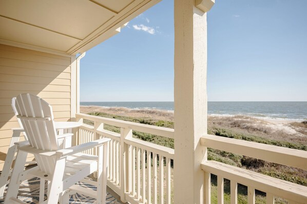 Property grounds - By The Ocean Blue: Oceanfront Luxury on Caswell Beach with Community Pool (Caswell Beach)
