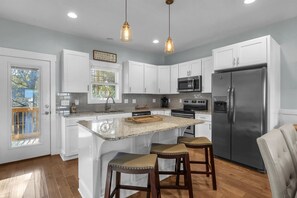 Geschirrspüler, Wasserkocher mit Kaffee-/Teezubehör