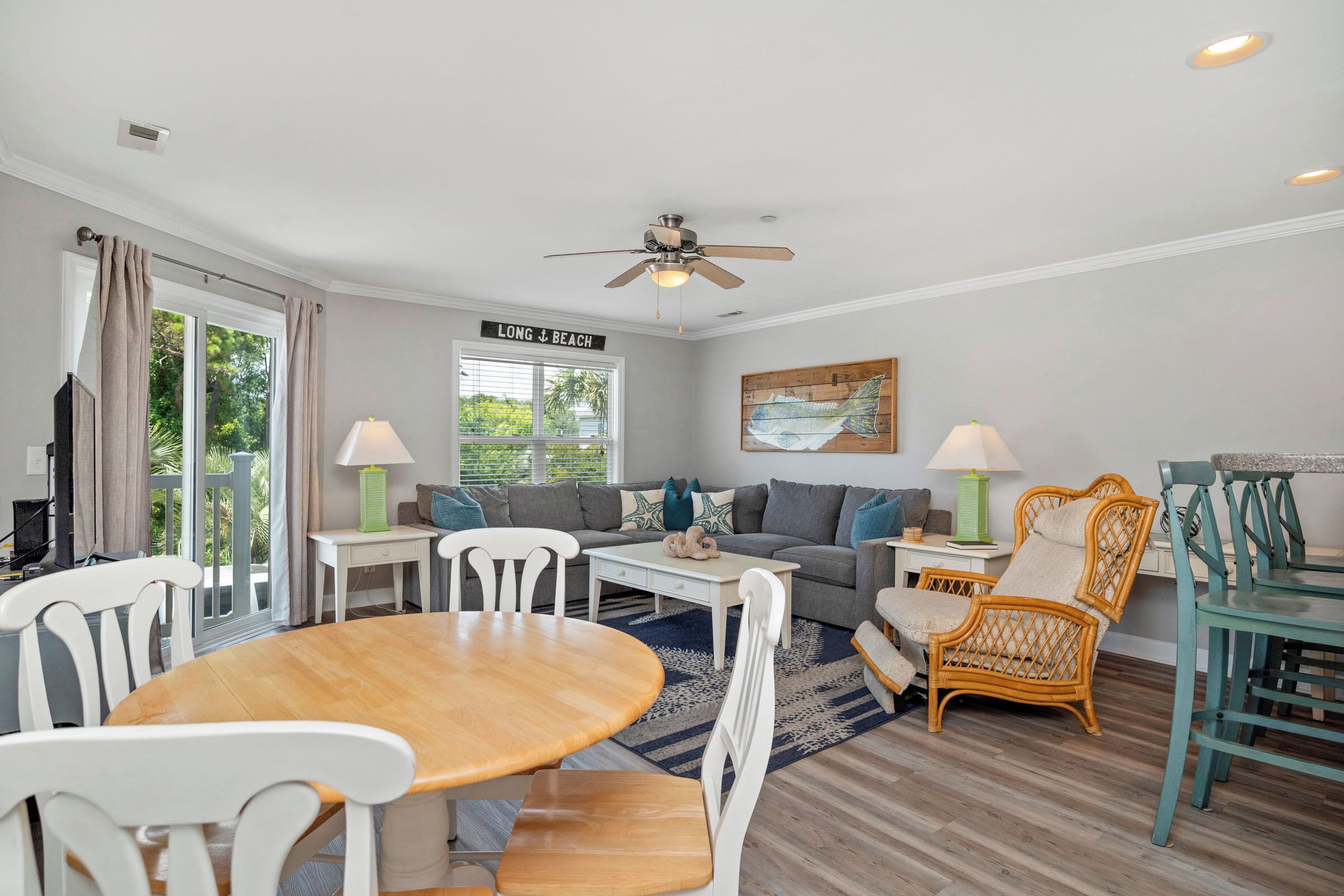 TV, DVD-spiller og stereoanlegg