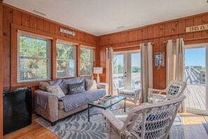 TV, DVD-spiller og bøker