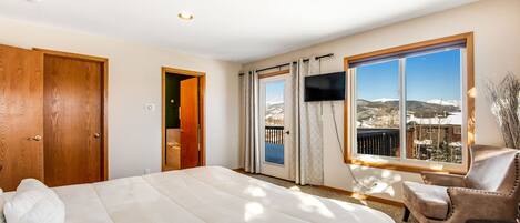 5 habitaciones, tabla de planchar con plancha, internet y ropa de cama