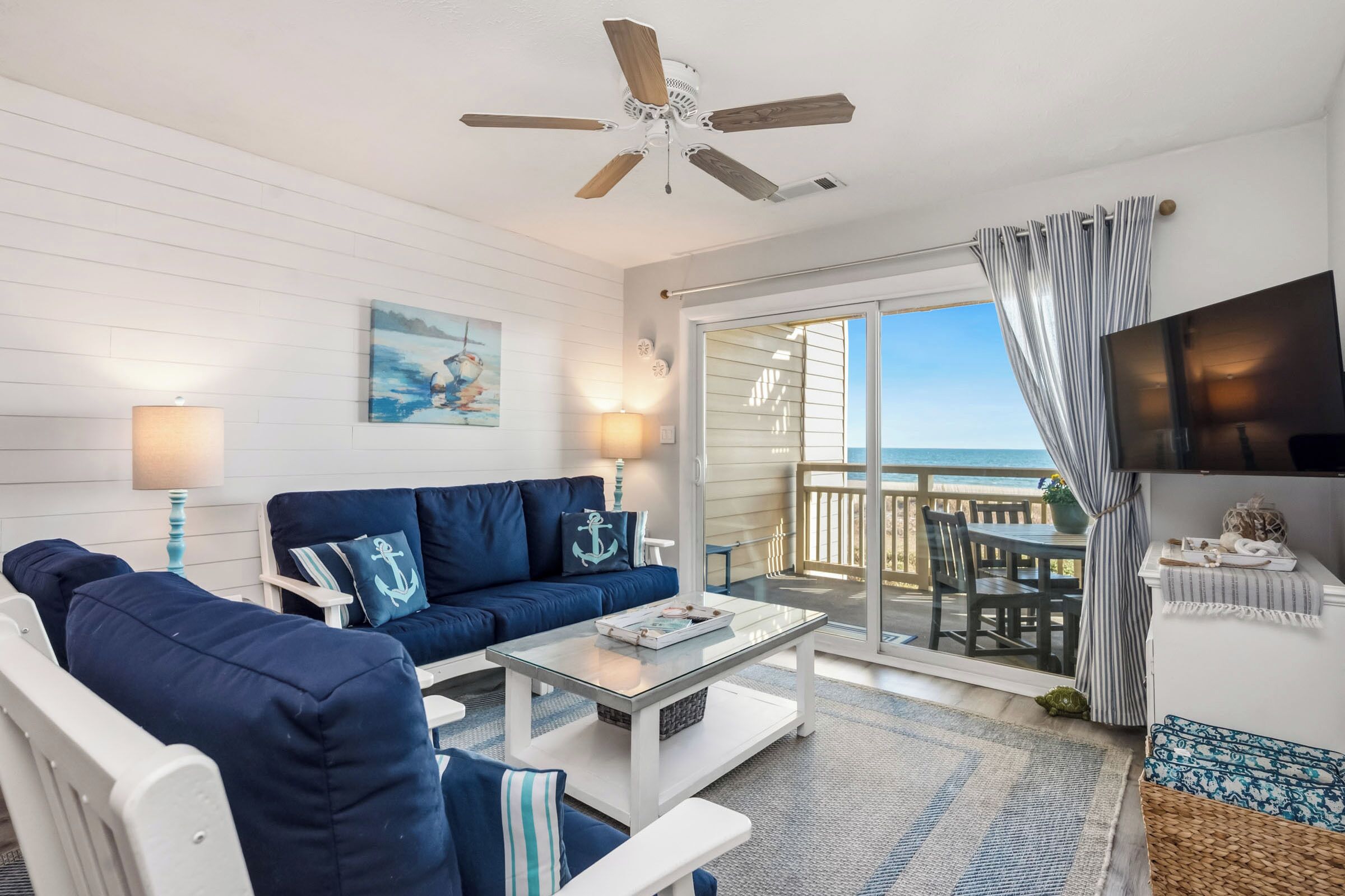 Téléviseur, lecteur de DVD, sélection de films